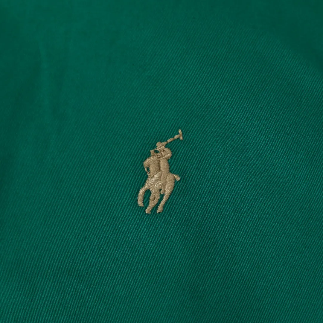 P350 #R25 Ralph Lauren/Ralph Lauren classic unisex old cadre zipper jacket RL12168 Same style as Yi Mengling Item number: RL12168 Recommended by many fashion bloggers, the Harrington jacket's lapel zipper windproof design perfectly blends casual style with street trend elements, making it very suitable for neutral wear. The fabric texture of the jacket is excellent and comfortable to wear. It is a very versatile and trendy jacket. Original development, 100% pure cotton fabric, exquisite embroidery, evergreen style for all seasons, feel free to buy it, retro will never go out of style!  Color: Khaki Black Navy Dark Green Brown Size: S/M/L/XL Length: 68/70/72/74 Bust: 128/132/136/140 Shoulder Width: 52/53/54/55